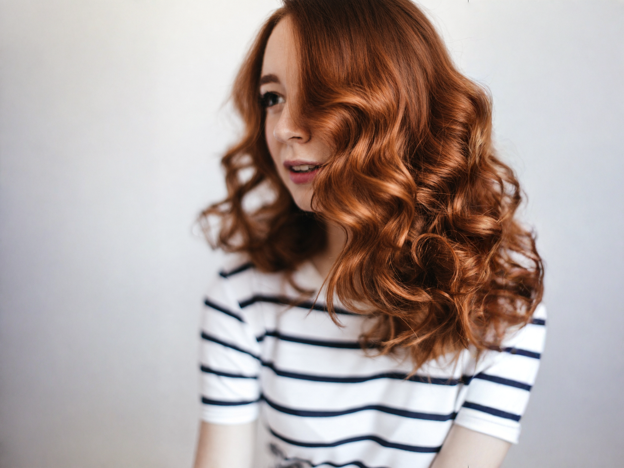A warm cognac balayage by Marcus Bell, shot in natural light. Note the seamless melt from root shadow to mid-shaft copper.