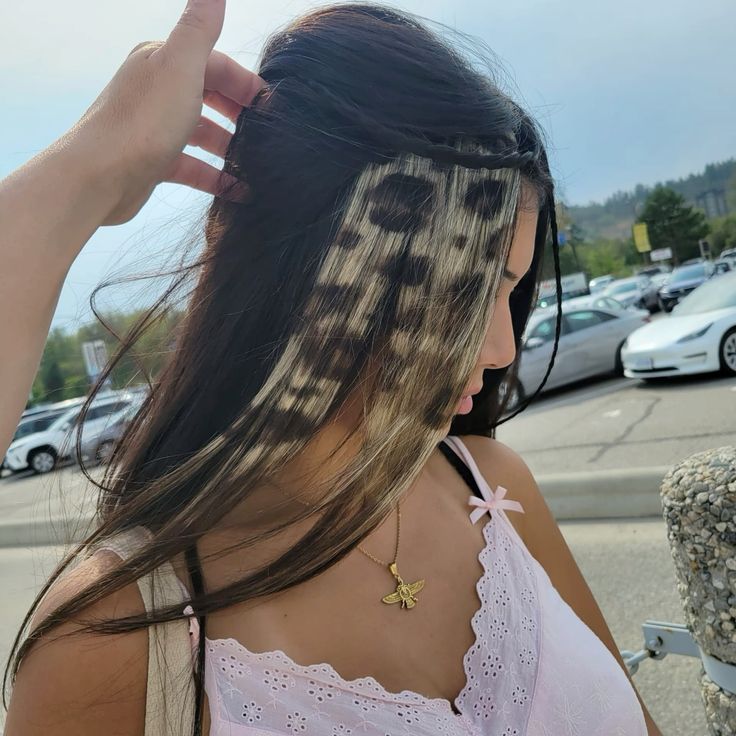 A leopard print detail on your hair can help you incorporate animal patterns into your daily wear.