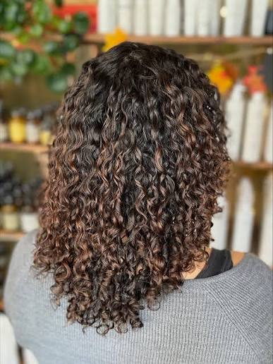 Defined natural curls with plenty of volume