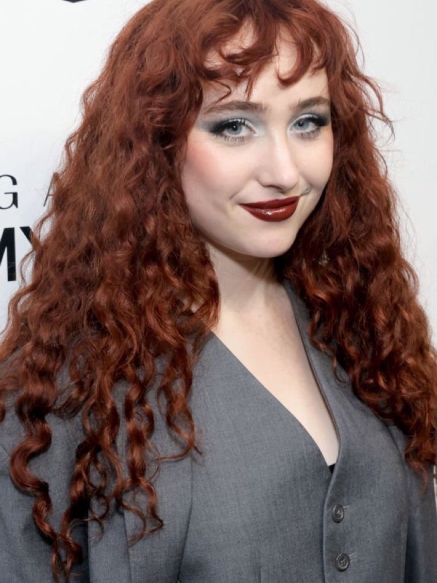 Crimped curls to stand out on stage