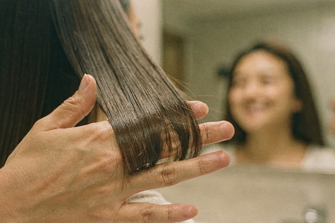 Dusting removes only the very tips, sometimes just a couple of millimeters, so growing-out hair keeps its ends healthy without the length ever feeling like it stalled.