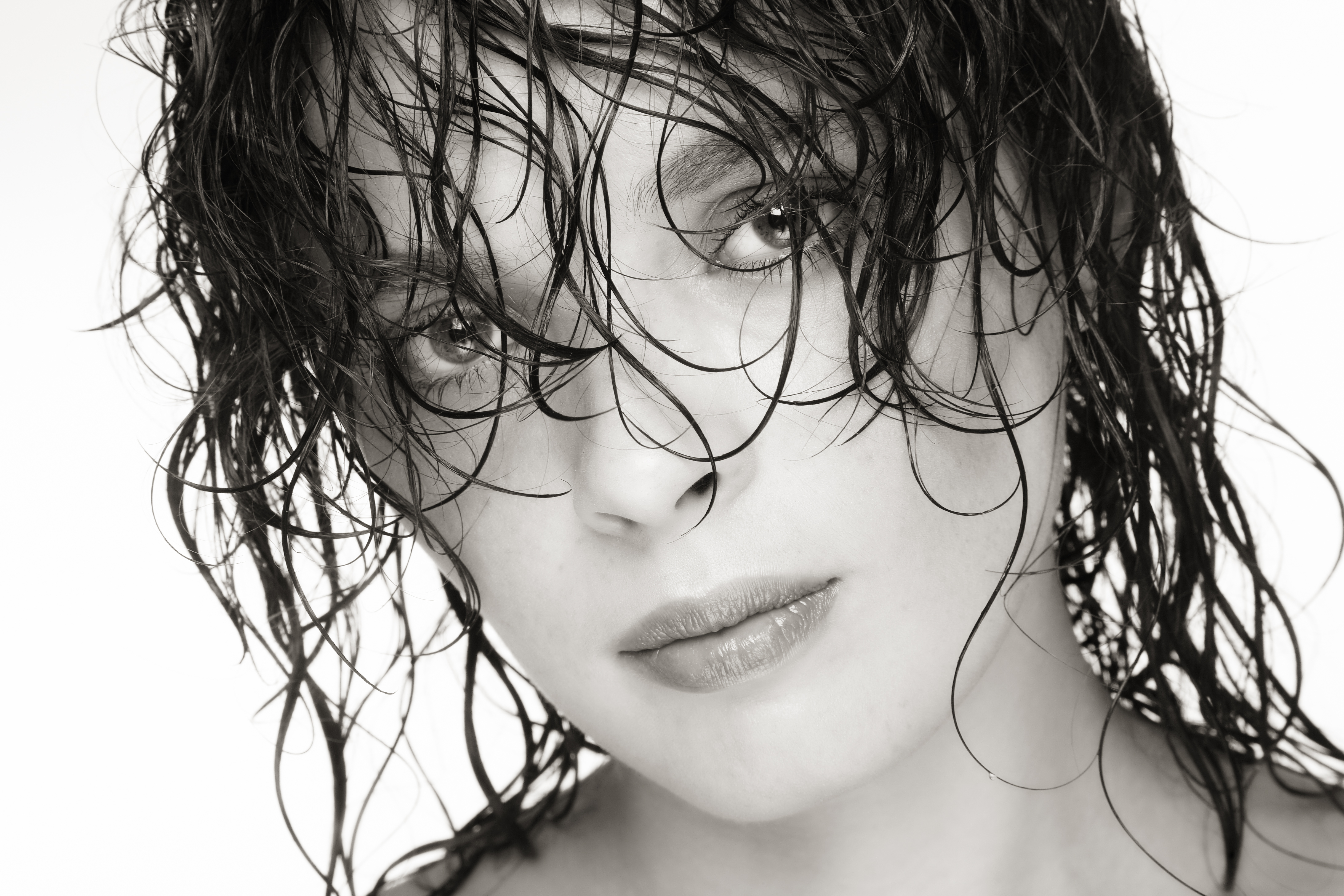 Wet-Look Hair Can Be Chic. It Just Can't Look Greasy.